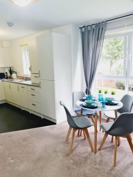Stylish 2 Bedroom Apartment / Free Gated Parking Glasgow Exterior foto