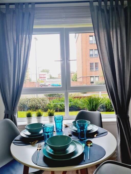 Stylish 2 Bedroom Apartment / Free Gated Parking Glasgow Exterior foto